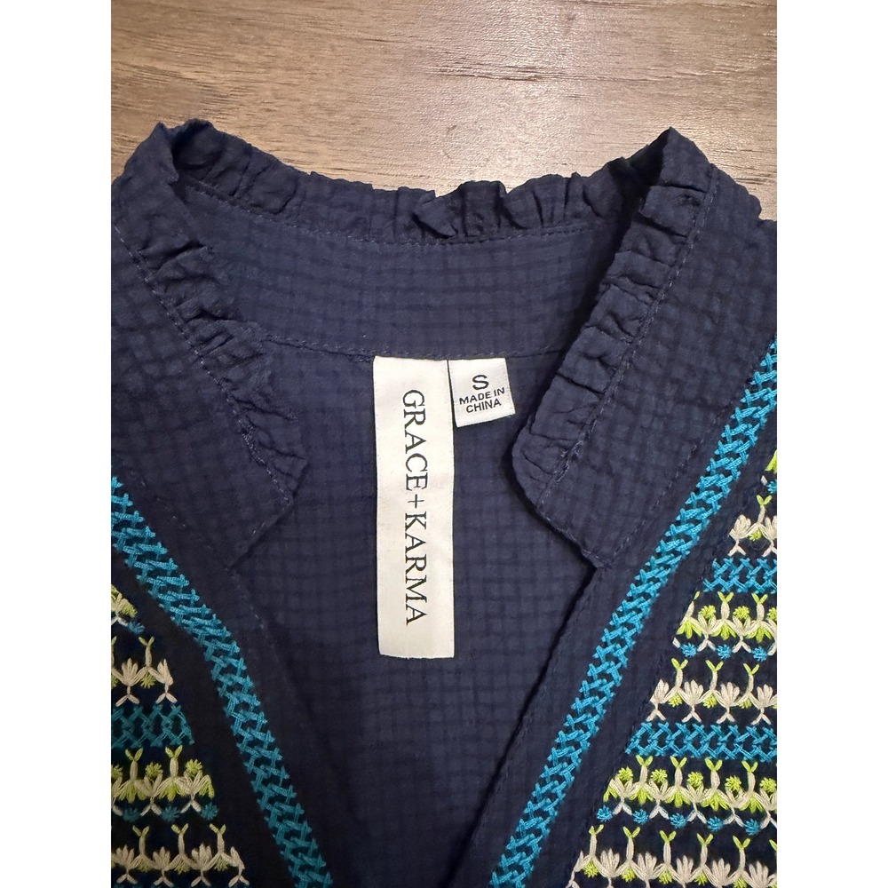 Grace + Karma Navy Blue Seersucker Embroidered Puff Sleeve Blouse Womens Small - Picture 2 of 7